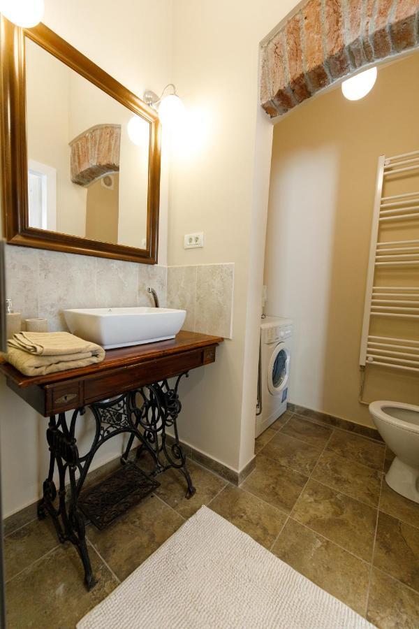 Ferienwohnung Stylish Flat In The Heart Of Historical Center Timişoara Exterior foto